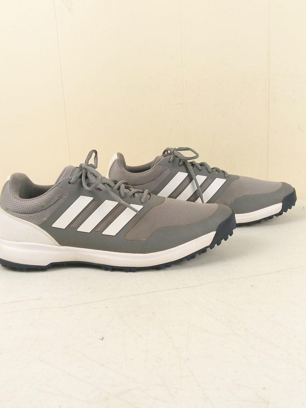 adidas Men's Tech Response Gray/White Stripes Spikeless Golf Shoes Size 12.5